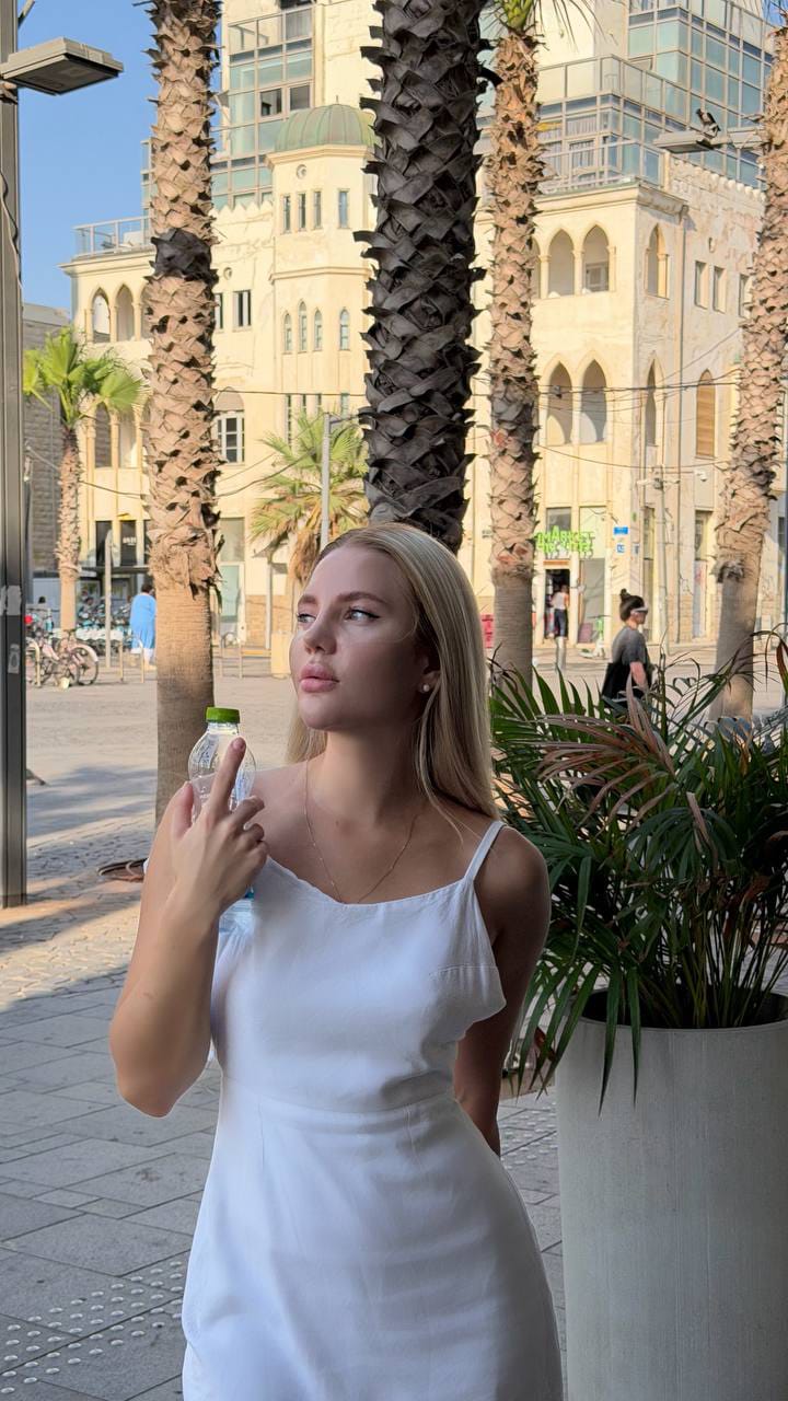 בתל אביב- בת 22 בחורה מחול