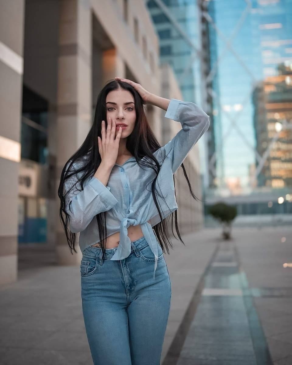 ליזה- בתל אביב – בת 25 מעסה דוגמנית