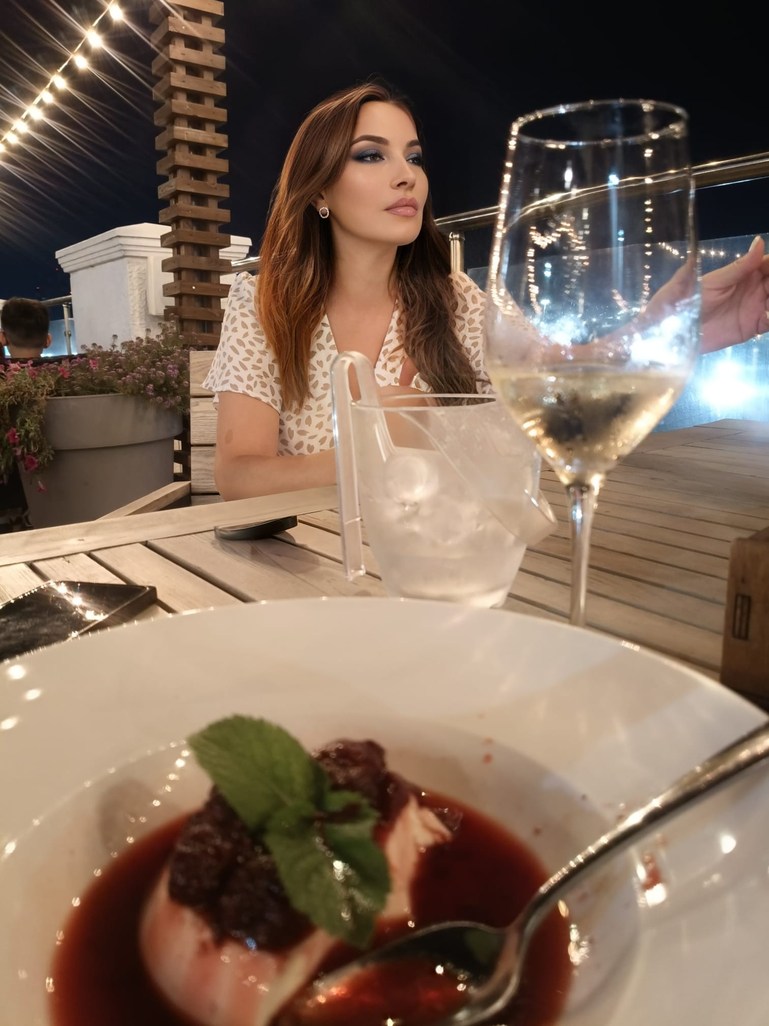 לילי חדשה – מארחת משגעת 29 ברונטית בתל אביב