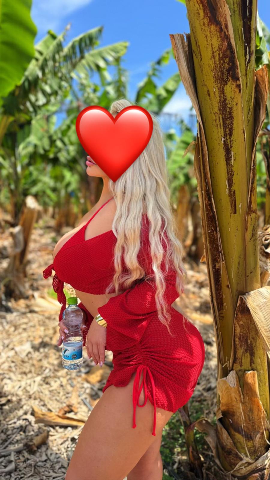 סופיה מסאזיסטית פצצה אמיתית בלונדה-בחיפה